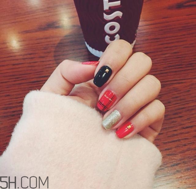 冬天美甲適合什么顏色？純色美甲跳色款式搭配圖