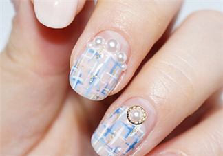 美甲店是怎么做指甲的？毛呢格子美甲教程圖解