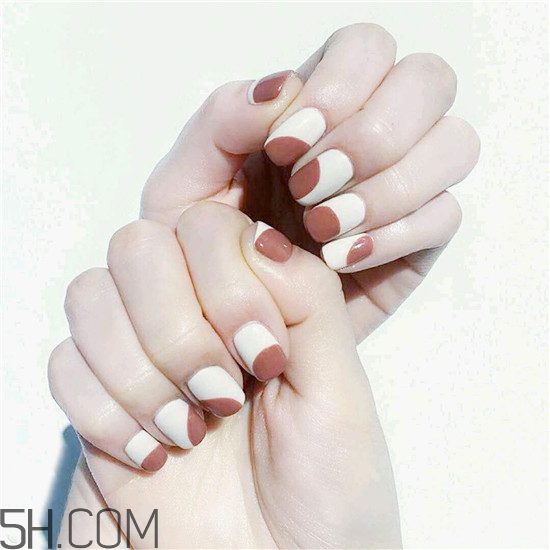 美甲店是怎么做指甲的？毛呢格子美甲教程圖解