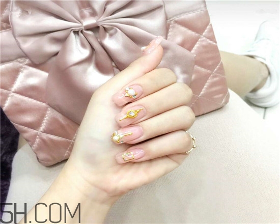 手指粗適合做什么美甲？美甲簡(jiǎn)單大方新款圖片