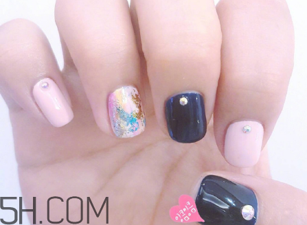 腳涂什么顏色指甲油好看？粉色四葉草貝殼美甲教程