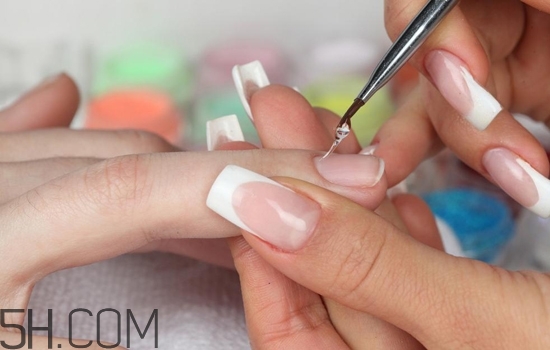 光療甲和水晶甲哪個(gè)好？什么是水晶甲？