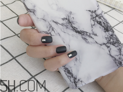 悅詩風(fēng)吟指甲油價格多少錢？美甲怎么快速卸掉？