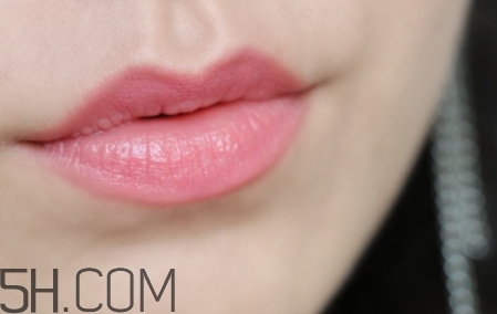 歐萊雅紛澤唇膏bp301是什么顏色？歐萊雅唇膏bp301試色