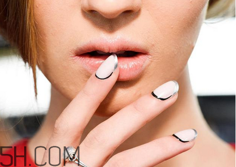 手黑適合做什么美甲好看？手膚色暗沉適合的指甲油