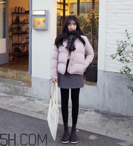 棉服搭配短裙好看嗎？棉襖搭配短裙圖片