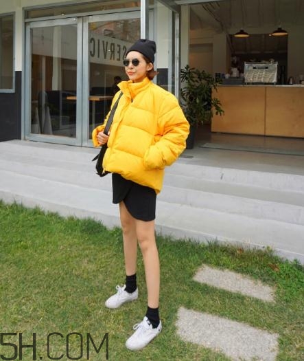 棉服搭配短裙好看嗎？棉襖搭配短裙圖片