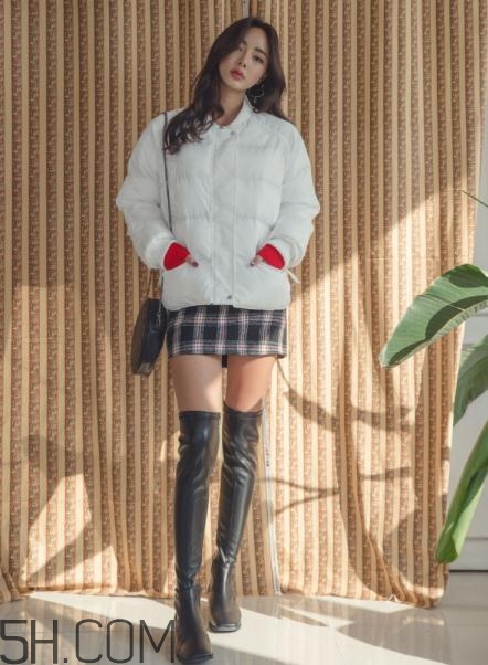 棉服搭配短裙好看嗎？棉襖搭配短裙圖片