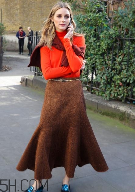 焦糖色半身裙怎么搭配？焦糖色半身裙搭配圖片