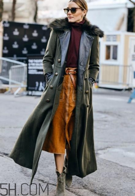 焦糖色半身裙怎么搭配？焦糖色半身裙搭配圖片