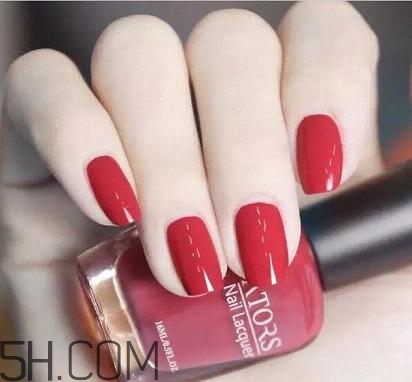 手黑適合做什么美甲好看？手膚色暗沉適合的指甲油