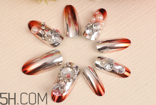 如何卸除頑固的亮片美甲？美甲甲片怎么貼最結(jié)實？