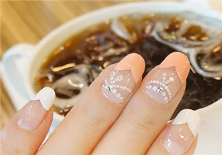 手黑適合做什么美甲好看？手膚色暗沉適合的指甲油