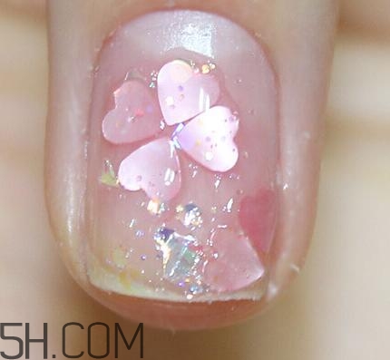腳涂什么顏色指甲油好看？粉色四葉草貝殼美甲教程