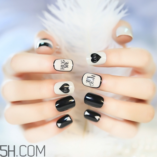 黑白系個(gè)性美甲圖片 做美甲的4大損害 黑白系個(gè)性美甲圖片 做美甲的4大損害