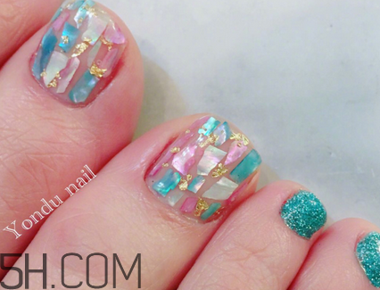 腳涂什么顏色指甲油好看？粉色四葉草貝殼美甲教程