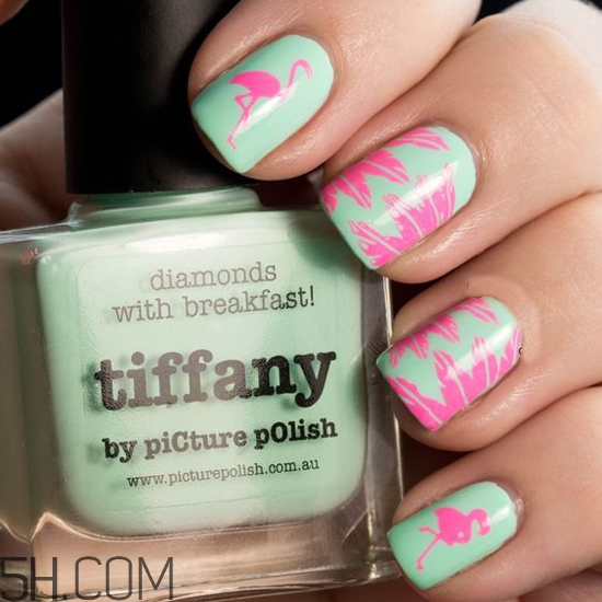 為什么美甲店做的指甲不容易掉？ins火烈鳥美甲圖案教程