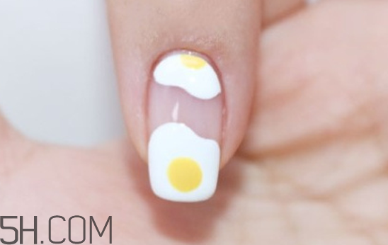 手黑適合做什么美甲好看？手膚色暗沉適合的指甲油