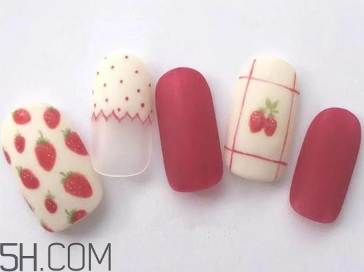 長期美甲的8大危害 如何護理指甲 長期美甲的8大危害 如何護理指甲