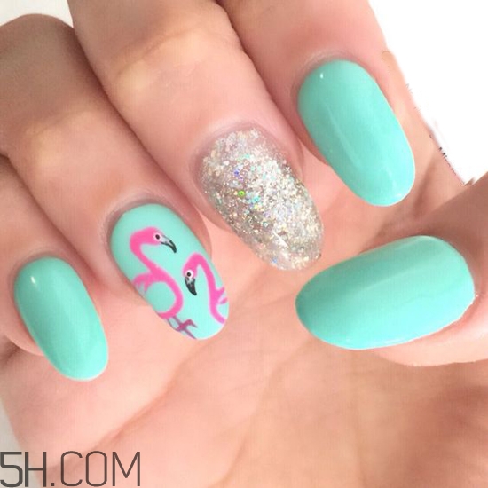 為什么美甲店做的指甲不容易掉？ins火烈鳥美甲圖案教程