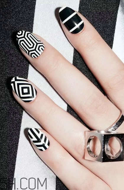 黑白系個(gè)性美甲圖片 做美甲的4大損害 黑白系個(gè)性美甲圖片 做美甲的4大損害