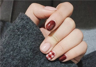 手黑涂什么顏色顯手白？美甲容易脫落的原因