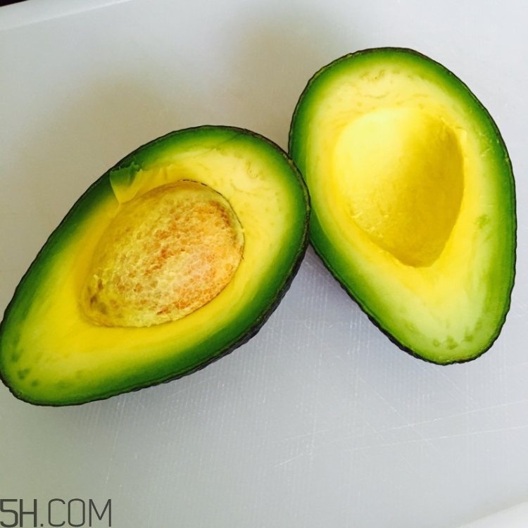 自制的牛油果奶昔能放多久？自制的牛油果香蕉奶昔的功效有哪些？