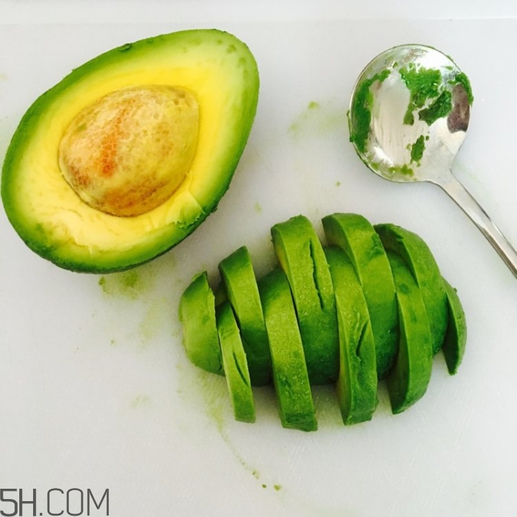 自制的牛油果奶昔能放多久？自制的牛油果香蕉奶昔的功效有哪些？