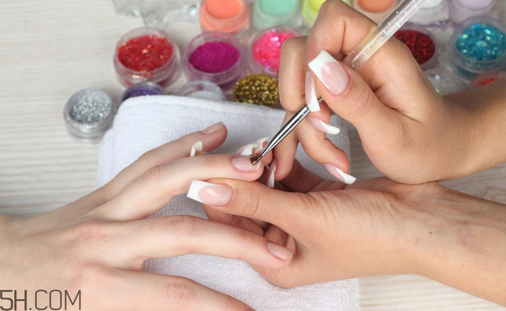 撕拉指甲油哪個(gè)牌子好？經(jīng)常涂指甲油的危害