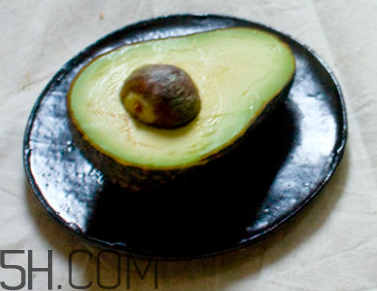 自制的牛油果奶昔能放多久？自制的牛油果香蕉奶昔的功效有哪些？