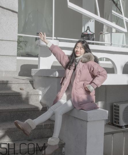 冬天穿白色褲子好看嗎？冬天白色褲子搭配圖片