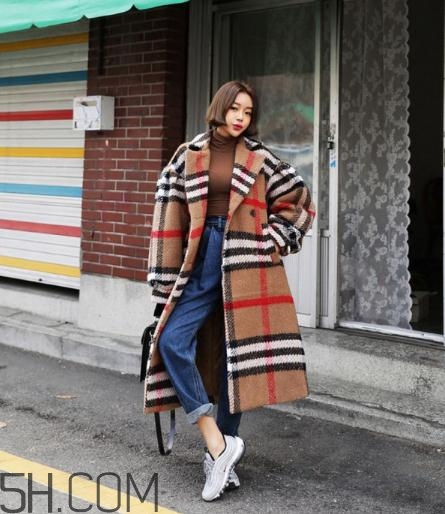 冬天穿牛仔褲配什么鞋子？冬天牛仔褲搭配鞋子圖片