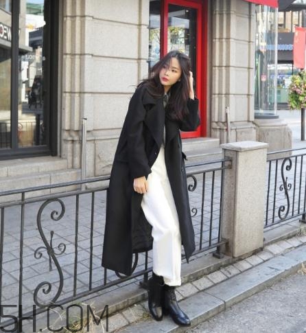 冬天白色褲子配什么鞋？冬天白色褲子搭配鞋子圖片