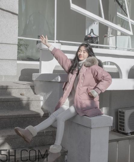 冬天白色褲子配什么鞋？冬天白色褲子搭配鞋子圖片