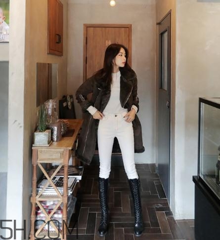 冬天白色褲子配什么鞋？冬天白色褲子搭配鞋子圖片