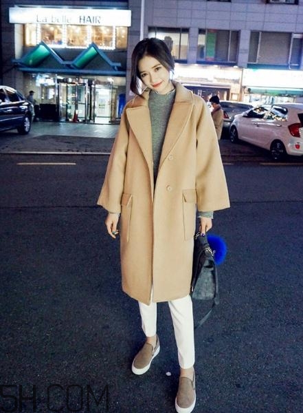 冬天白色褲子配什么鞋？冬天白色褲子搭配鞋子圖片