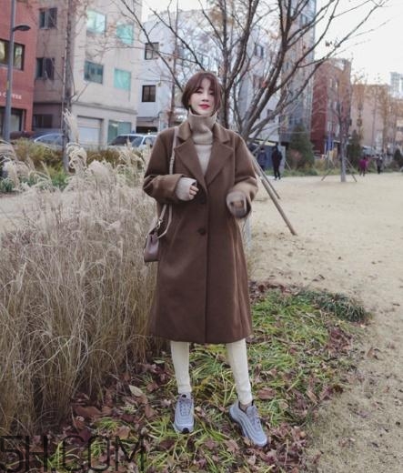 冬天白色褲子配什么鞋？冬天白色褲子搭配鞋子圖片