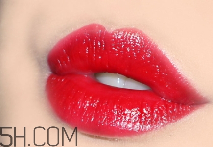 歐萊雅908是什么顏色？歐萊雅釉光唇膏固體唇釉908試色