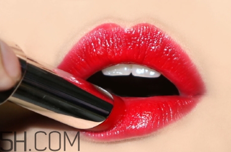 歐萊雅908是什么顏色？歐萊雅釉光唇膏固體唇釉908試色