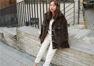 冬天白色褲子配什么鞋？冬天白色褲子搭配鞋子圖片