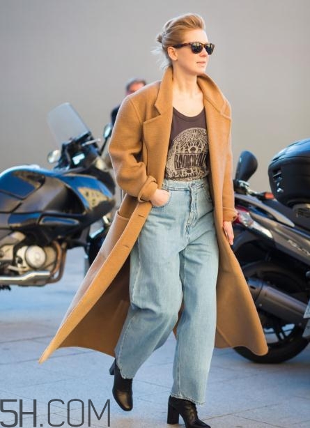 冬天牛仔闊腿褲配什么鞋子？冬天牛仔闊腿褲搭配鞋子圖