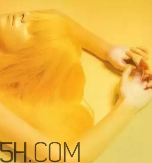 2018流行什么顏色衣服？2018流行衣服顏色搭配