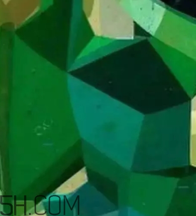 2018流行什么顏色衣服？2018流行衣服顏色搭配