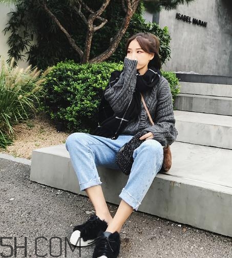 牛仔褲粘上口香糖怎么除掉？牛仔褲上的機(jī)油怎么洗掉？