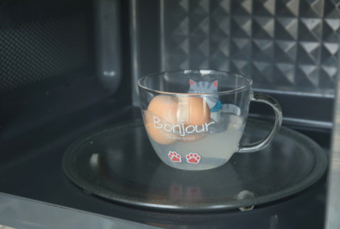 冷凍化妝棉上妝法好嗎 網(wǎng)傳的化妝神技真的有用嗎 冷凍化妝棉上妝法好嗎 網(wǎng)傳的化妝神技真的有用嗎