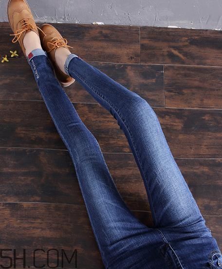 牛仔褲變形了怎么恢復(fù)？怎樣防止牛仔褲變形？