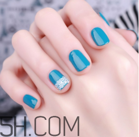 指甲分層是怎么回事？涂指甲油的注意事項(xiàng)