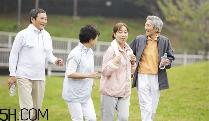 老年人可以用跑步機(jī)嗎？哪些老年人不適合用跑步機(jī)？