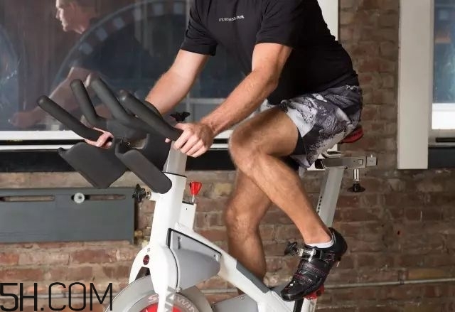 騎動感單車穿什么鞋好？騎動感單車穿什么衣服好？