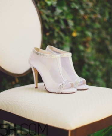 2018年流行什么顏色的婚鞋？2018年流行什么婚鞋款式